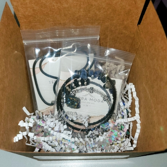 Gift wrapping available for any purchase! - Picture 11 of 13